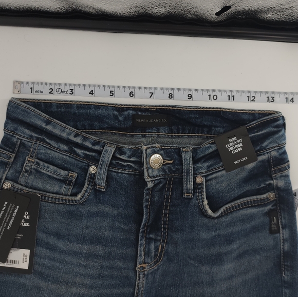 Silver NWT Suki Curvy Fit Mid Rise Capri Jean Indigo W27 L23.5 - Picture 9 of 15